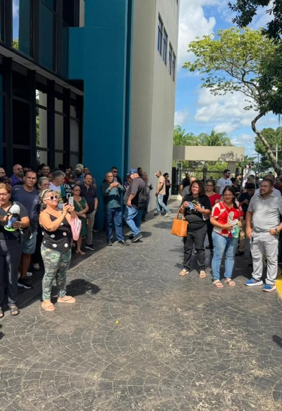 Sem negociações com o Governo, servidores realizam nova manifestação na Aleac
