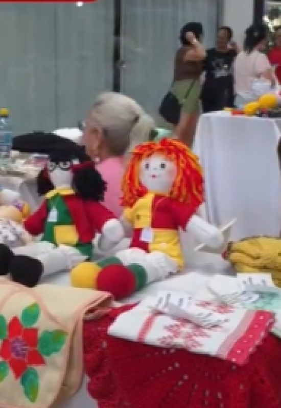 Feira de artesanato reúne produtores locais no Shopping Copacabana em Cruzeiro do  vale