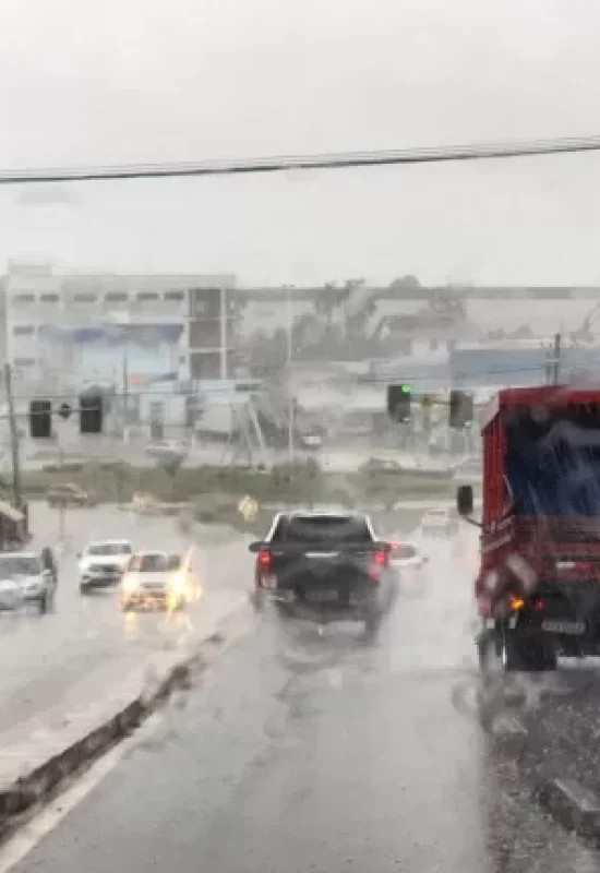 Acre entra em alerta laranja para chuvas intensas e exige atenção da população