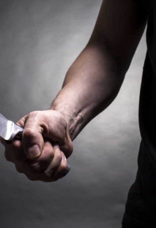 Mulher de 41 anos é presa por ameaça de esfaqueamento contra merendeira em escola de Cruzeiro do Sul