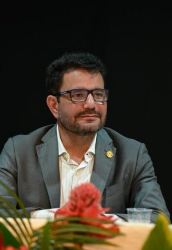 Após deixar o governo, Gladson encaminha contas de 2025 à Aleac