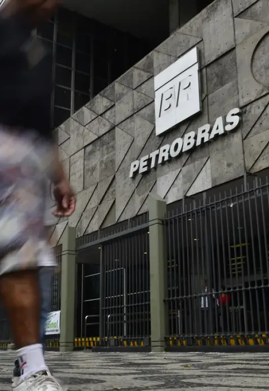 Petrobras diz entregar todo o combustível produzido nas refinarias