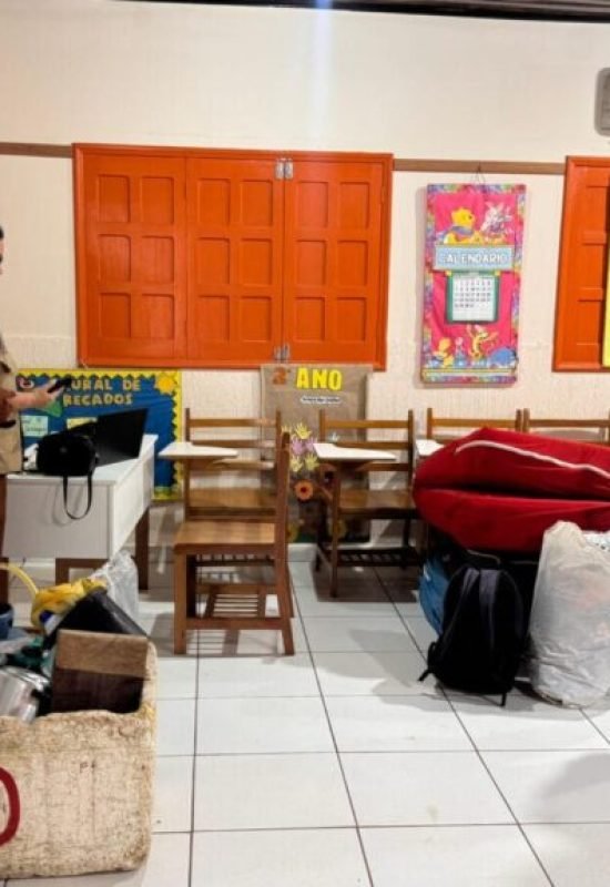 Rio Juruá segue subindo e famílias são levadas para abrigo em Cruzeiro do Sul