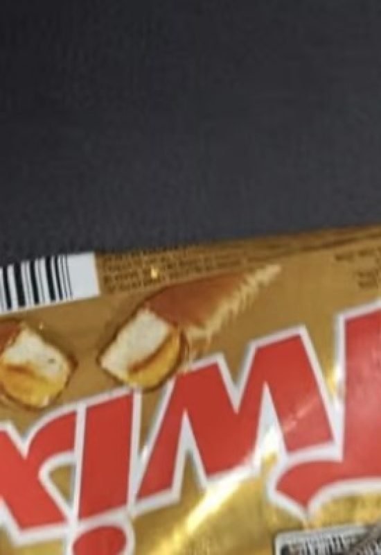 No AC, criança de 6 anos é levada à delegacia após comer chocolate de supermercado