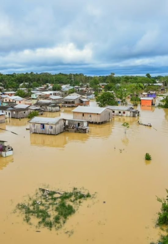 Rio Juruá se aproxima de cota histórica e acende alerta em Cruzeiro do Sul