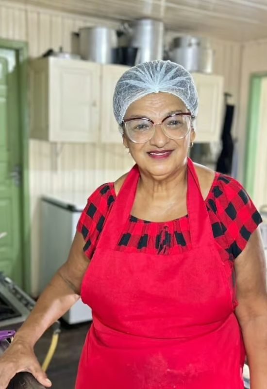 Cozinheira amazonense constrói casa, negócio e família após quase duas décadas no Acre