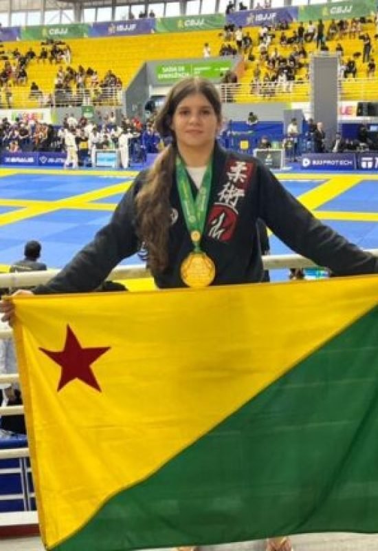 Com apoio do Estado, estudante de Cruzeiro do Sul conquista medalha de ouro no Campeonato Brasileiro de Jiu-Jitsu em São Paulo 