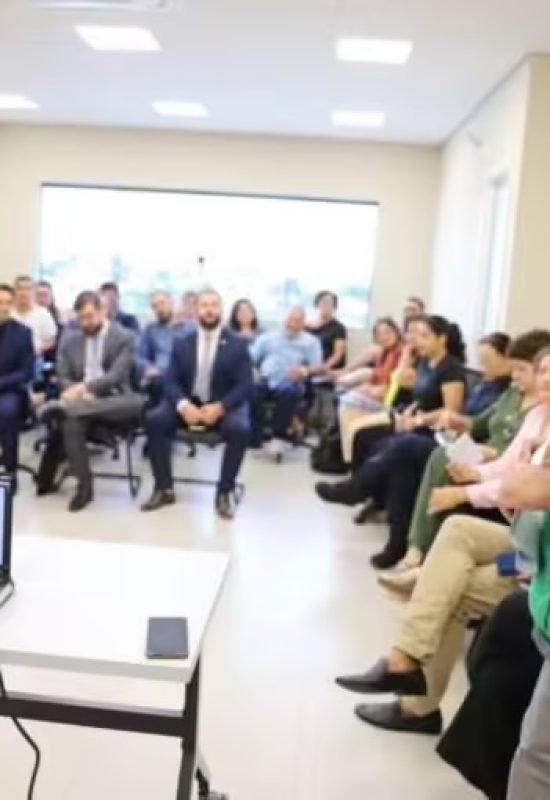 Após ataque, governo reúne diretores para alinhar reinício das aulas