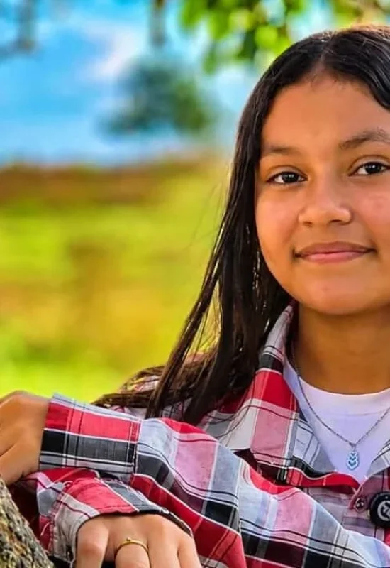Aos 12 anos, estudante da zona rural de Xapuri sonha em ser cantora sertaneja