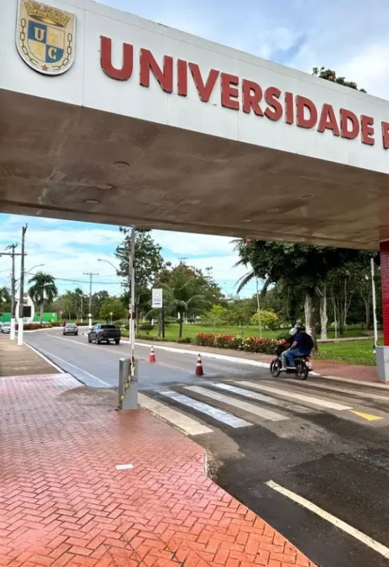 Ufac abre inscrições para concurso com salários de até R$ 5,2 mil