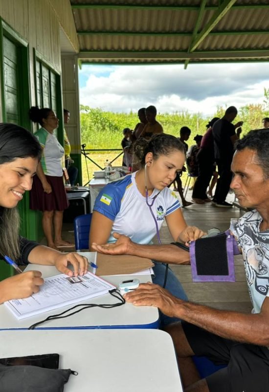 Gestão do prefeito Salatiel Magalhães e do vice-prefeito Neto do Jamilson leva atendimentos às comunidades do Rio Paraná dos Mouras