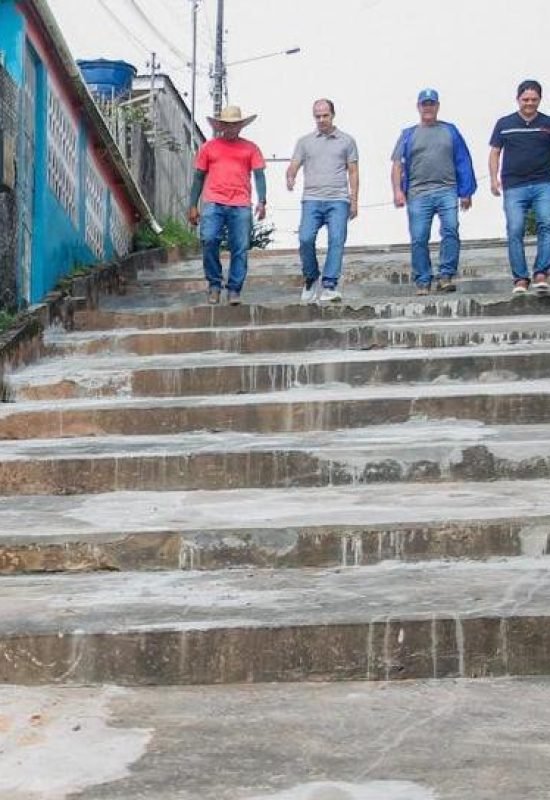 Prefeitura de Cruzeiro do Sul reforma escadaria do Instituto Santa Terezinha