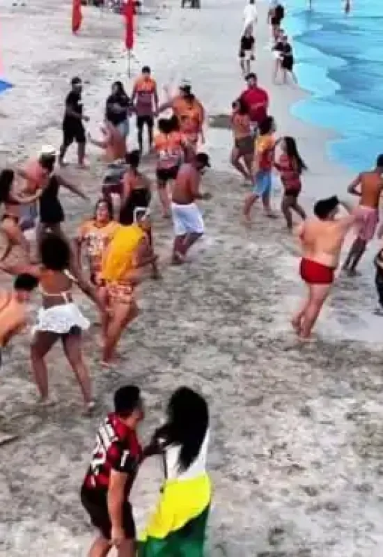 Quadrilha acreana Malucos na Roça leva tradição junina e orgulho do Acre para orla de Maceió