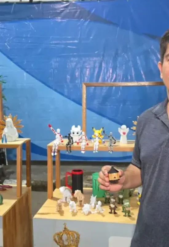 Impressão 3D vira sucesso na Feira de Negócios do Novenário com brinquedos personalizados e sensoriais