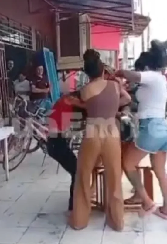 Confusão entre mulheres tem agressão com ‘capacetada’ no interior do Acre