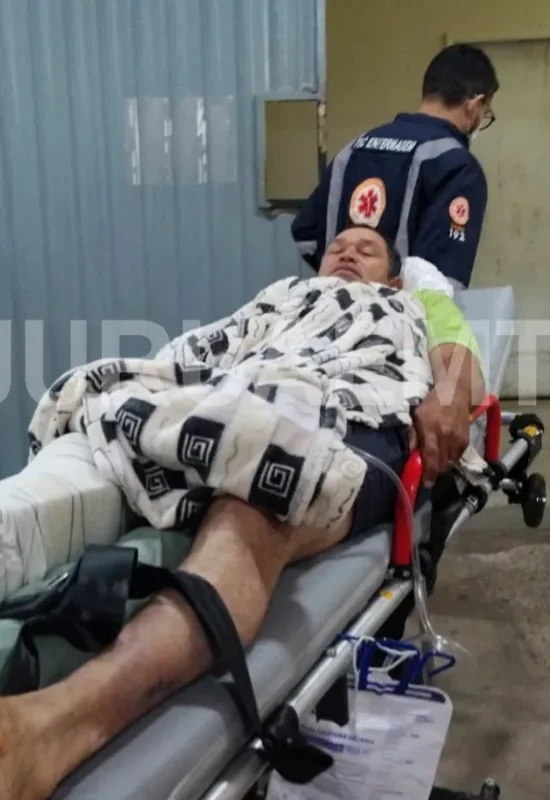 Homem sofre fratura exposta após queda de três metros enquanto retirava antena em Brasiléia