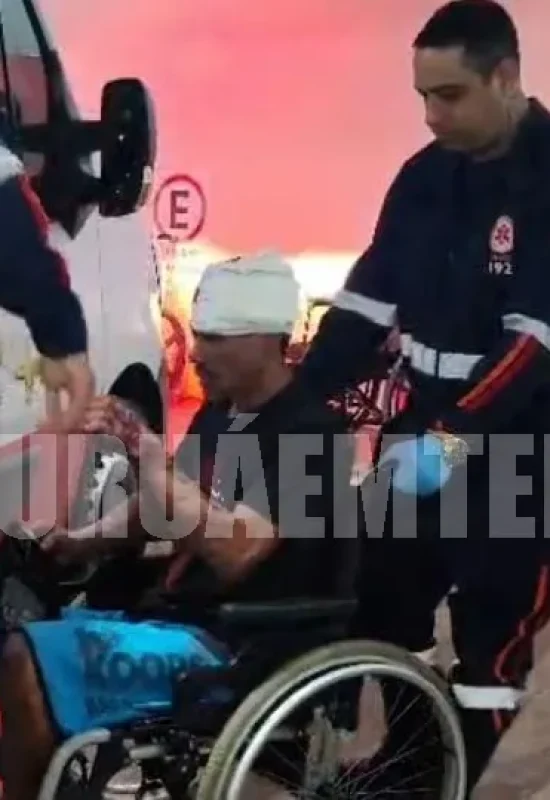 Homem é agredido com tijolo e chutes durante discussão