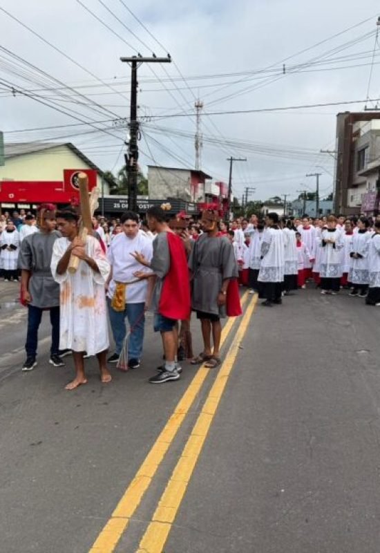 Fé e devoção marcam a Via Sacra na Sexta-feira da Paixão em Cruzeiro do Sul