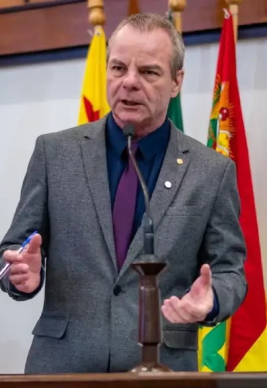 Governo regulamenta projeto de Pedro Longo com foco no combate à corrupção