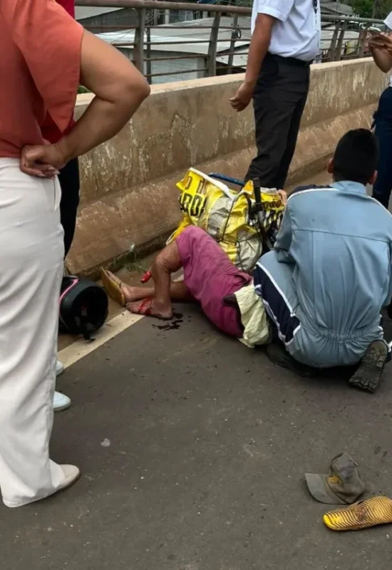 Ciclista fica ferido após ser atingido por veículo na Ponte da União, em Cruzeiro do Sul