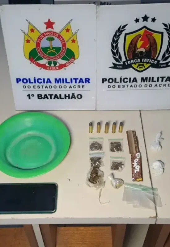 Suspeito de tráfico é preso com skunk, cocaína e munições em residência