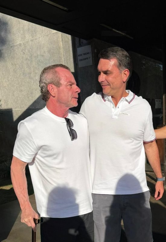 Encontro casual em Brasília reúne Pedro Longo e Flávio Bolsonaro