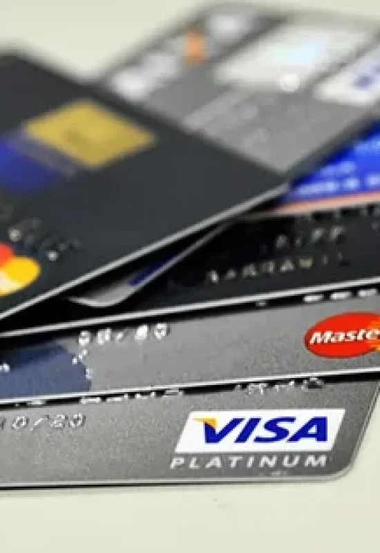 Por que os brasileiros estão tão endividados e qual o tamanho do problema