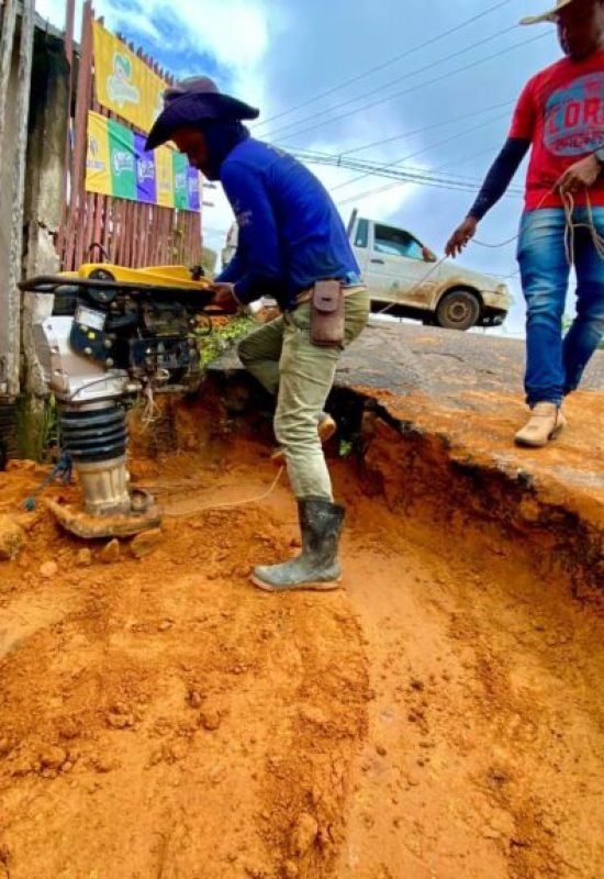 Prefeitura de Cruzeiro do Sul aplica 20 toneladas de asfalto nas ruas