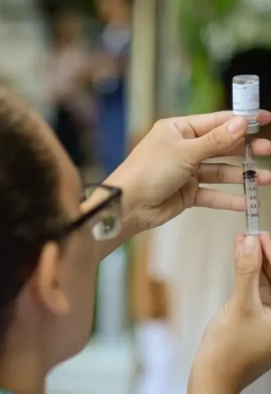 Campanha nacional de vacinação contra a gripe começa neste sábado com foco em grupos prioritários