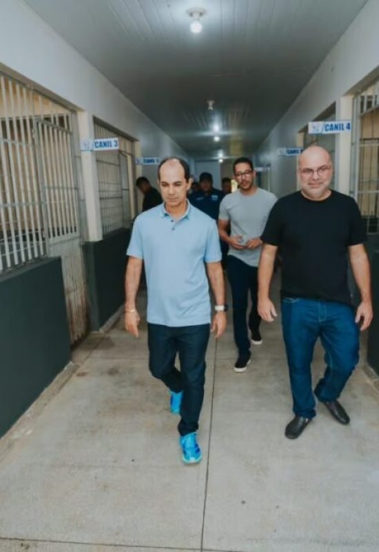 Zequinha vistoria obras de reforma e ampliação do Centro de Zoonose em Cruzeiro do Sul