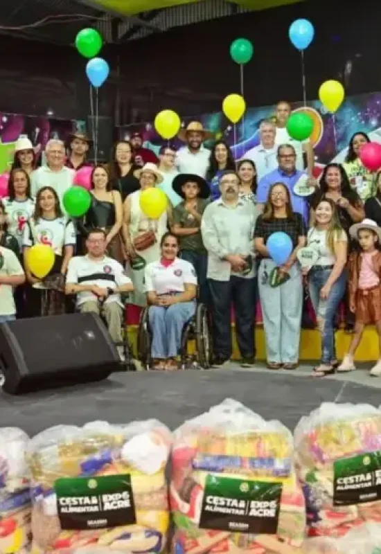 Governo entrega alimentos arrecadados com troca de ingressos na Expoacre