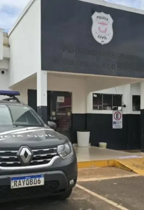 Homem espanca mulher e faz filho dela refém