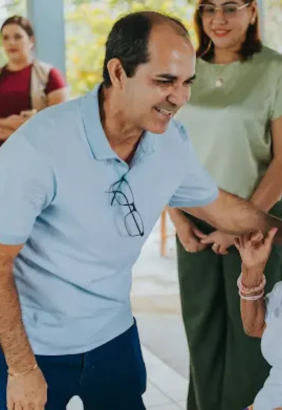 Zequinha Lima celebra Páscoa no Centro do Idoso e anuncia obras no local