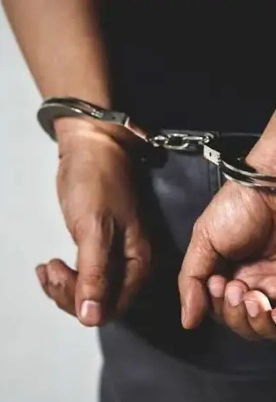 Homem é preso após furtar galinhas em Sena; ele tinha mandado em aberto