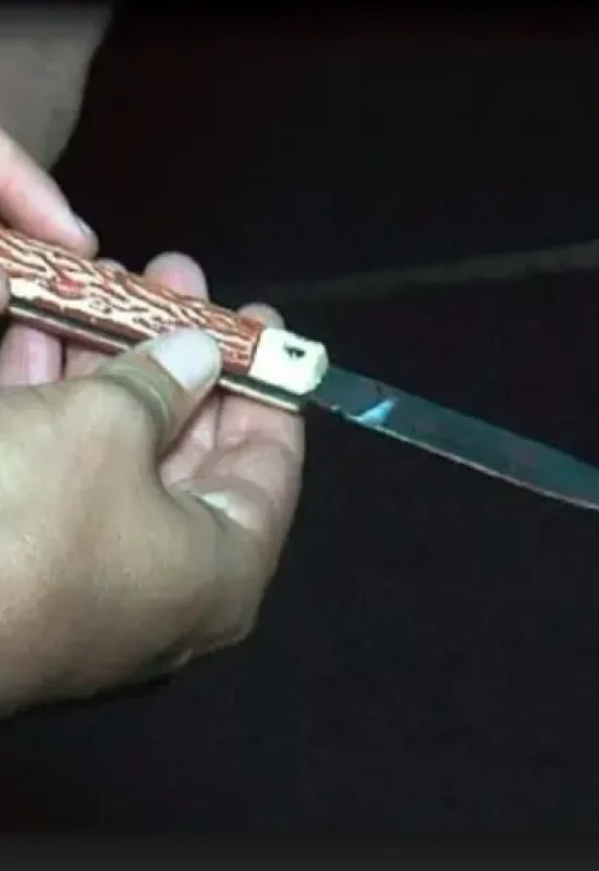 Vítima sobrevive após ser baleada com chumbinho e levar facada no pescoço