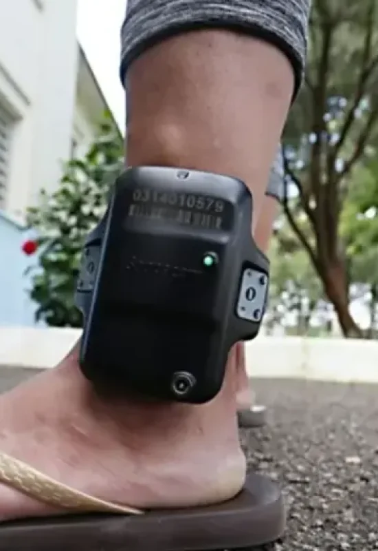 Monitorado ataca policiais após furtar moto e é preso no Acre
